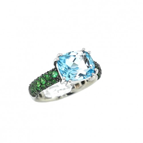 WHITE GOLD RING WITH TSAVORITES AND BLUE TOPAZ