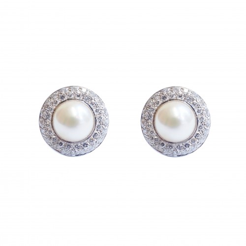 White gold earrings with Akoya pearls and diamonds