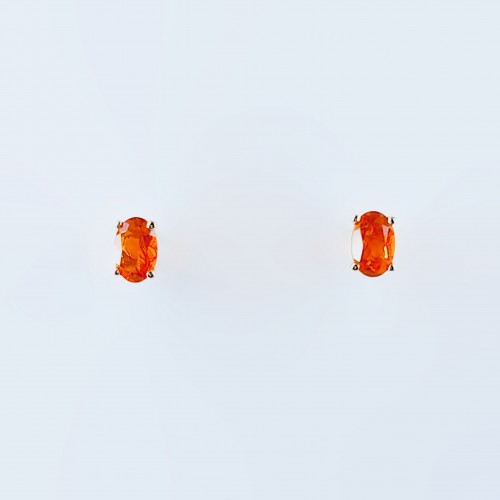 Yellow gold earring with fire opal