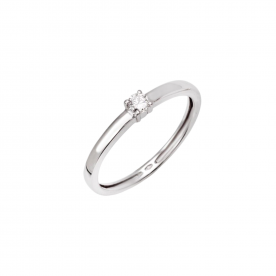 White gold  solitare ring with diamond