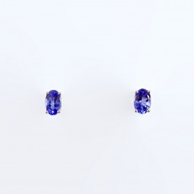 White gold earring with tanzanite