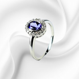 White gold ring with tanzanite and diamonds