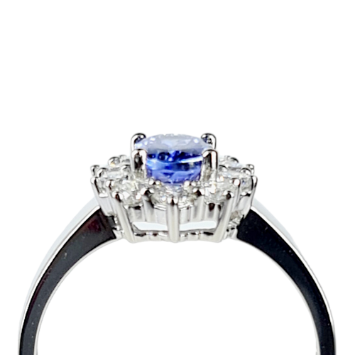 White gold ring with tanzanite and diamonds