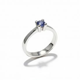 Кольцо белого золота с танзанитом