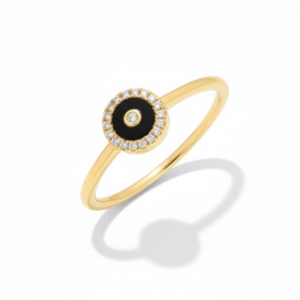 Yellow gold ring with onyx and diamonds
