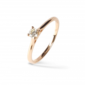 Rose gold solitare ring with diamond