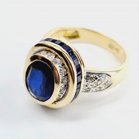 GOLD RING WITH SAPPHIRES AND ZIRCONIA