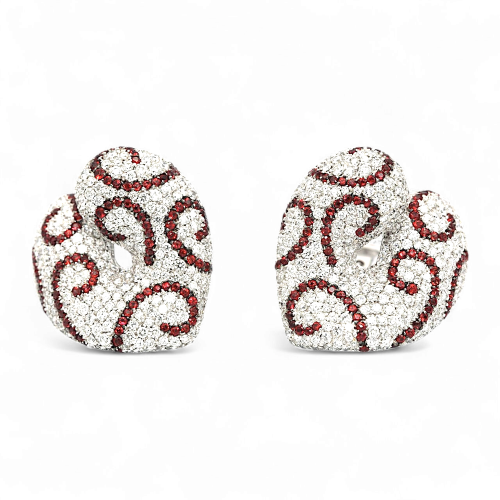 Palmiero Jewellery baltā zelta auskari ar briljantiem un sārtiem safīriem.